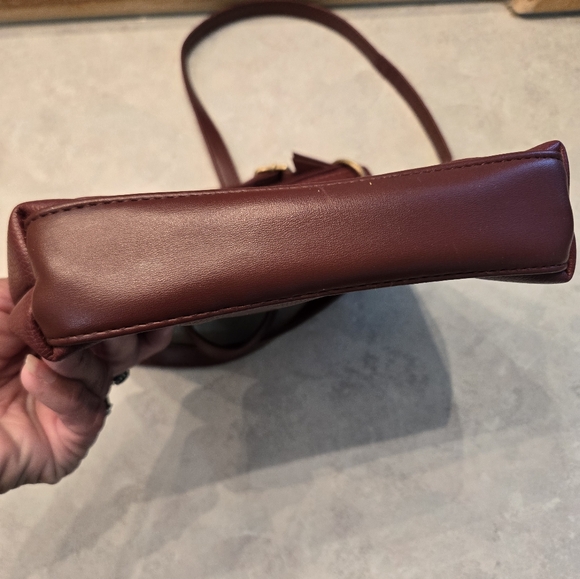 Small burgundy cross body purse with several zipper pockets. - Picture 6 of 7